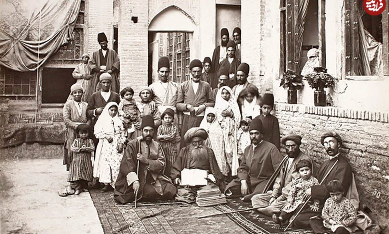 عکس؛ سفر در زمان؛ «رجال ایرانی و خارجی» در یک مهمانی خصوصی در تهران؛ دوران قاجار عکس؛ سفر در زمان؛ «رجال ایرانی و خارجی» در یک مهمانی خصوصی در تهران؛ دوران قاجار