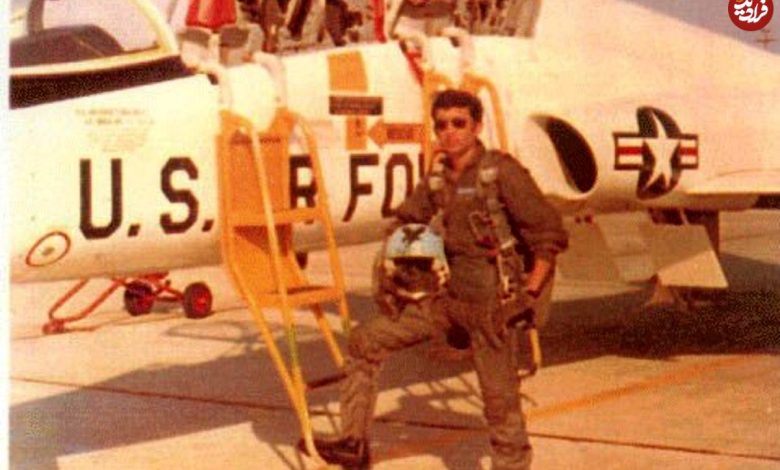 عکس؛ سفر در زمان؛ «شهید عباس دوران و فرزند خردسال اش»؛ اواخر دهه 50 عکس؛ سفر در زمان؛ «شهید عباس دوران و فرزند خردسال اش»؛ اواخر دهه 50