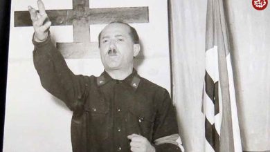 عکس؛ سفر به تاریخ؛ سخنرانی «بدل ایرانی هیتلر» در حیاط یک خانه در تهران؛ دهۀ 1330