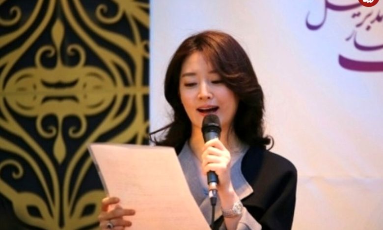 عکس؛ سفر به تاریخ؛ حضور «یانگوم» در سفارت ایران و عکسهای یادگاری با ایرانیها؛ سال 1394 عکس؛ سفر به تاریخ؛ حضور «یانگوم» در سفارت ایران و عکسهای یادگاری با ایرانیها؛ سال 1394