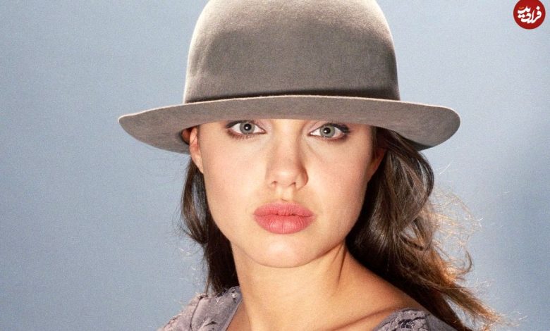 عکس؛ سفر در زمان؛ «آنجلینا جولی 4 ساعت بعد تولد در آغوش پدرش»؛ سال 1354 عکس؛ سفر در زمان؛ «آنجلینا جولی 4 ساعت بعد تولد در آغوش پدرش»؛ سال 1354