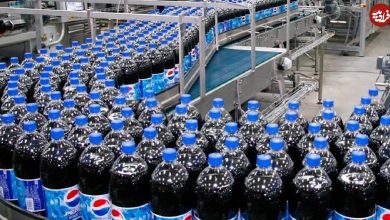 عکس؛ سفر در زمان، تصویری از افتتاح خط تولید نوشابه در کارخانه‌ پپسی کولا در تهران ۱۳۳۵