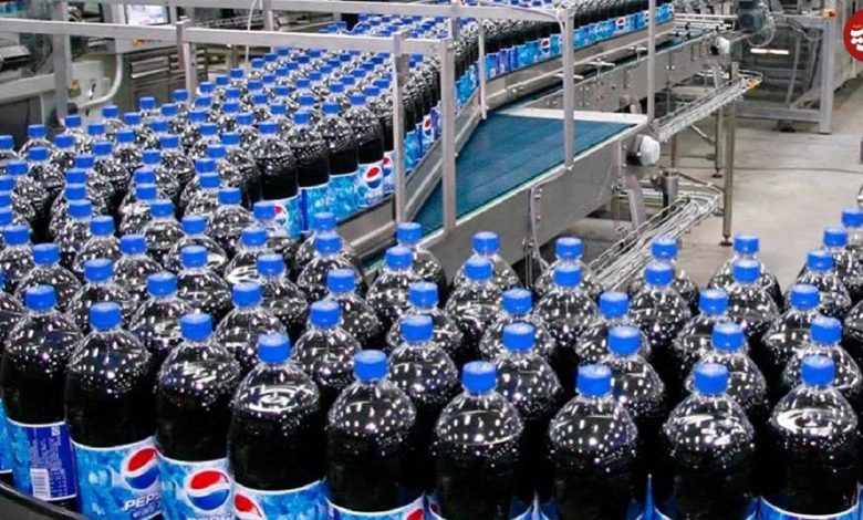 عکس؛ سفر در زمان، تصویری از افتتاح خط تولید نوشابه در کارخانه پپسی کولا در تهران ۱۳۳۵ عکس؛ سفر در زمان، تصویری از افتتاح خط تولید نوشابه در کارخانه پپسی کولا در تهران ۱۳۳۵