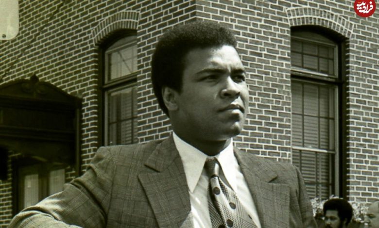 عکس؛ سفر در زمان؛ «محمدعلی کلی» در حال بیلیارد بازی کردن در خانه اش در لس آنجلس؛ سال 1359 عکس؛ سفر در زمان؛ «محمدعلی کلی» در حال بیلیارد بازی کردن در خانه اش در لس آنجلس؛ سال 1359