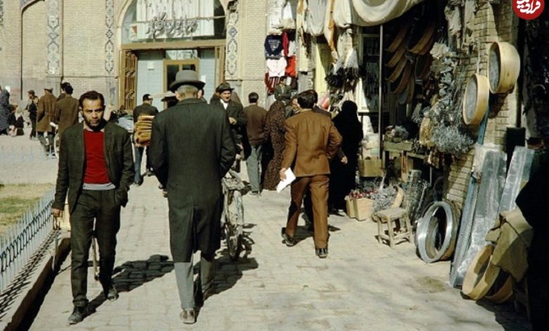 عکس؛ سفر در زمان؛ «دو جوان اصفهانی در حال قلیان کشیدن» در دهه 40 عکس؛ سفر در زمان؛ «دو جوان اصفهانی در حال قلیان کشیدن» در دهه 40