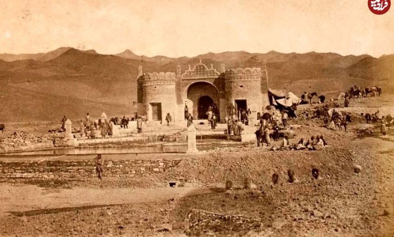 عکس؛ سفر به تاریخ؛ عکس دیده نشده از پروژۀ ساخت «چاپارخانۀ قم» در زمان ناصرالدین شاه عکس؛ سفر به تاریخ؛ عکس دیده نشده از پروژۀ ساخت «چاپارخانۀ قم» در زمان ناصرالدین شاه