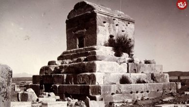 عکس؛ سفر به تاریخ؛ عکس یادگاری مردان قاجاری بر روی «مقبرۀ کوروش»