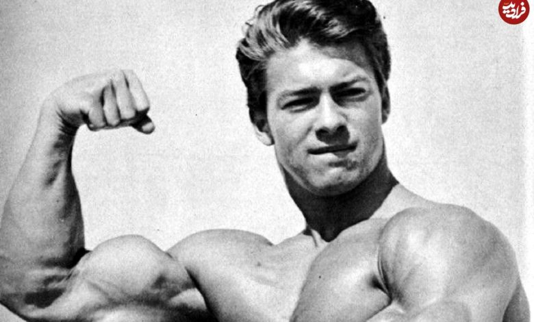 عکس؛ سفر در زمان؛ «لری اسکات، اولین برنده مسترالمیپا» در حال فیگور گرفتن؛ سال 1344 عکس؛ سفر در زمان؛ «لری اسکات، اولین برنده مسترالمیپا» در حال فیگور گرفتن؛ سال 1344