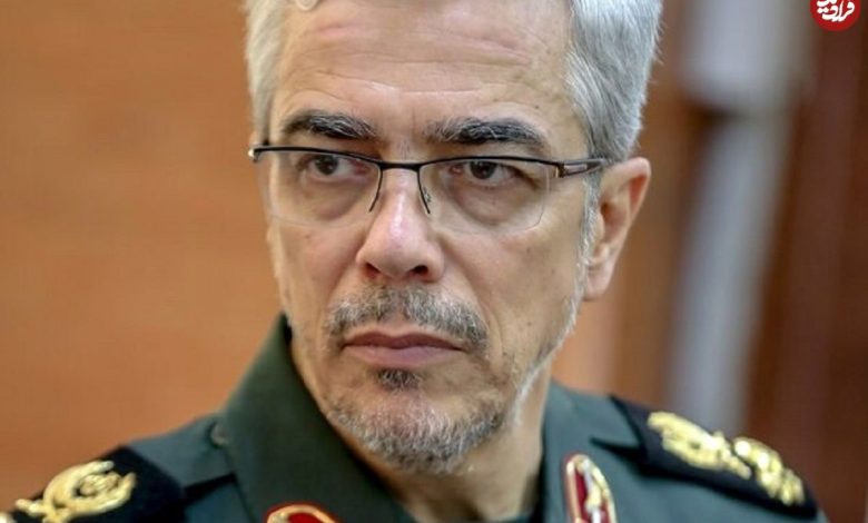 عکس؛ سفر در زمان؛ «لحظه اعطای درجه سرلشکری به محمد باقری»؛ سال 87 عکس؛ سفر در زمان؛ «لحظه اعطای درجه سرلشکری به محمد باقری»؛ سال 87