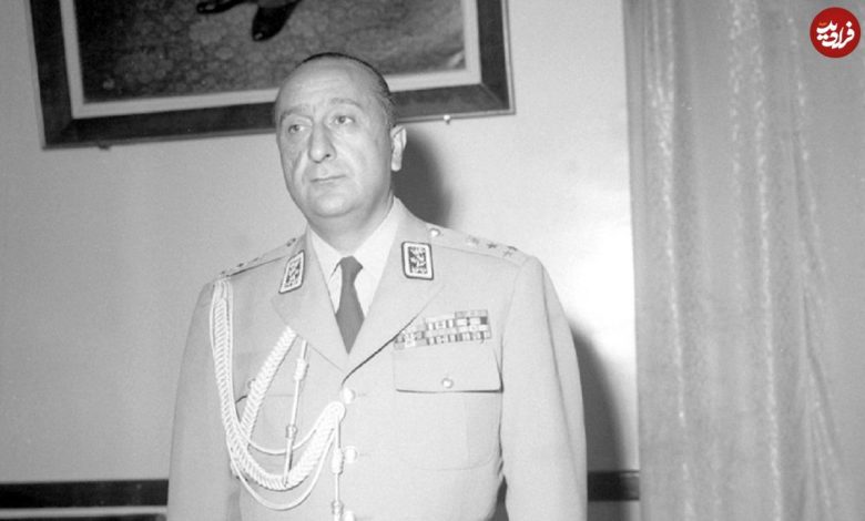 عکس؛ سفر در زمان؛ «نصیری، رئیس ساواک در ساعات اولیه دستگیری»؛ سال 57 عکس؛ سفر در زمان؛ «نصیری، رئیس ساواک در ساعات اولیه دستگیری»؛ سال 57