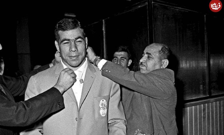 عکس؛ سفر در زمان؛ «تختی و اعضای تیم ملی کشتی درحال اعزام به یکی از مسابقات بین المللی»؛ دهه 30 عکس؛ سفر در زمان؛ «تختی و اعضای تیم ملی کشتی درحال اعزام به یکی از مسابقات بین المللی»؛ دهه 30