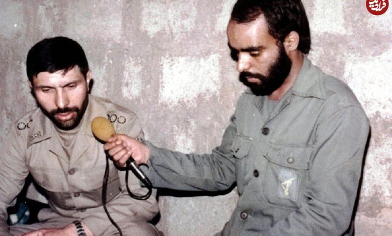 عکس؛ سفر در زمان؛ «سرلشکر فیروزآبادی در حال تقدیر از صیاد شیرازی»؛ سال 70 عکس؛ سفر در زمان؛ «سرلشکر فیروزآبادی در حال تقدیر از صیاد شیرازی»؛ سال 70