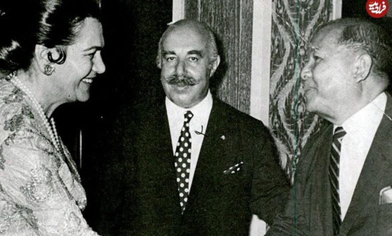 عکس؛ سفر به تاریخ؛ «هژبر یزدانی، ابرسرمایهدار دوره پهلوی» در حال دستبوسی «عروس رضاخان» عکس؛ سفر به تاریخ؛ «هژبر یزدانی، ابرسرمایهدار دوره پهلوی» در حال دستبوسی «عروس رضاخان»