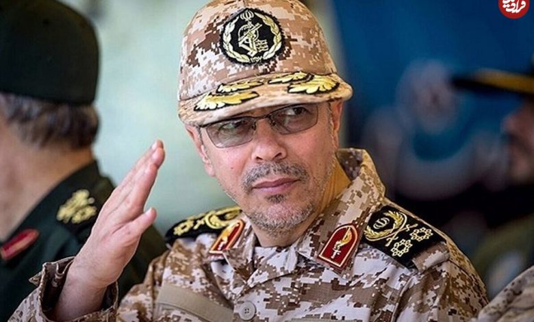 عکس؛ سفر به تاریخ؛ «سرلشکر باقری» در اتوبوس در حال اعزام به جبهه؛ دهۀ 60