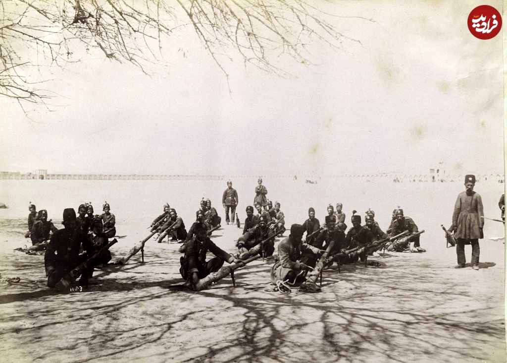 no-name-36 تصاویر؛ سفر به عصر قاجار؛ از «توپخانۀ مرزی خراسان» تا «مانور نظامی در اصفهان»