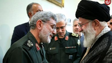 عکس؛ سفر به تاریخ؛ «سردار قاآنی» در مراسم ترحیم مادر «امیر عبدالرحیم موسوی»؛ سال 97