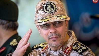 عکس؛ سفر به تاریخ؛ «سرلشکر باقری» در مراسم ترحیم همسر «امیر صالحی، فرمانده سابق ارتش»؛ سال 1395