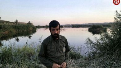 عکس؛ سفر به تاریخ؛ «محسن رضایی» در کنار بازیگر نقش خودش در فیلم «ایستاده در غبار»