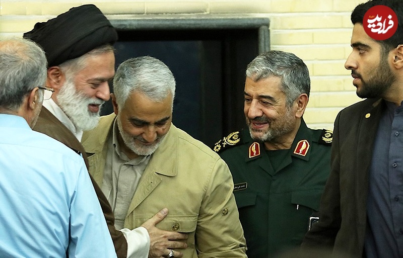 no-name-55 عکس؛ سفر به تاریخ؛ «سید مصطفی خامنهای» در حال احوالپرسی با «سردار سلیمانی» در یک مراسم؛ سال 96