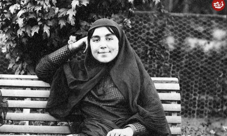 عکس؛ سفر به تاریخ؛ «فخرالتاج، نوۀ ناصرالدین شاه» در 40 سالگی در حال انداختن ترشی عکس؛ سفر به تاریخ؛ «فخرالتاج، نوۀ ناصرالدین شاه» در 40 سالگی در حال انداختن ترشی