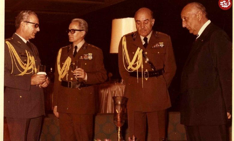 عکس؛ سفر در زمان؛ «رئیس ساواک، هویدا، شاه و درباری ها در کاخ گلستان»؛ دهه 50 عکس؛ سفر در زمان؛ «رئیس ساواک، هویدا، شاه و درباری ها در کاخ گلستان»؛ دهه 50