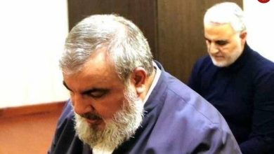 عکس؛ سفر به تاریخ؛ «سید حسن نصرالله» در کنار رزمنده‌های ایرانی در جبهه؛ دهۀ 60