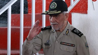 عکس؛ سفر به تاریخ؛ «سرلشکر حسنی سعدی» در اتاق عملیات ارتش در دوران جنگ؛ دهۀ 60