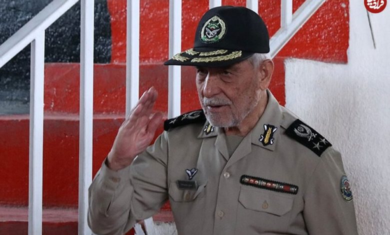 عکس؛ سفر به تاریخ؛ «سرلشکر حسنی سعدی» در اتاق عملیات ارتش در دوران جنگ؛ دهۀ 60