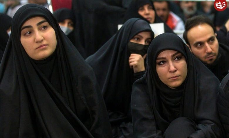 عکس؛ سفر به تاریخ؛ «زینب و نرجس، دختران سردار سلیمانی» در آغوش پدر؛ دهۀ 1390 عکس؛ سفر به تاریخ؛ «زینب و نرجس، دختران سردار سلیمانی» در آغوش پدر؛ دهۀ 1390