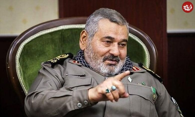 عکس؛ سفر به تاریخ؛ «سردار فیروزآبادی» در حال دریافت حکم سرلشکری از رهبر انقلاب؛ سال 1374 عکس؛ سفر به تاریخ؛ «سردار فیروزآبادی» در حال دریافت حکم سرلشکری از رهبر انقلاب؛ سال 1374