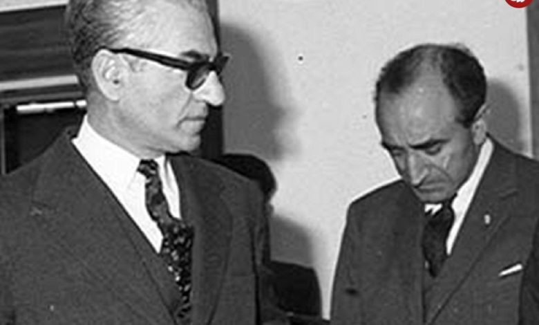 سفر در زمان؛ یادداشتهای علم، پنجشنبه ۲۶ مرداد ۱۳۵۱: نخواستم به شاه بگویم ازت نمی ترسم سفر در زمان؛ یادداشتهای علم، پنجشنبه ۲۶ مرداد ۱۳۵۱: نخواستم به شاه بگویم ازت نمی ترسم