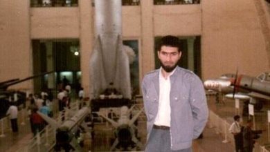 عکس؛ سفر به تاریخ؛ «پدر صنعت موشکی ایران» در حال برف‌بازی با دوستانش؛ دهۀ 1370