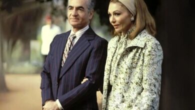 سفر در زمان؛ یادداشت‌های علم، جمعه ۱۴ مهر ۱۳۵۱: شاه به فرح گفت: خیلی انقلابی شده‌اید؛ کار که به دست شما افتاد، بیایید نطق انقلابی کنید، معایب را بگویید و کشور را هم اداره فرمایید