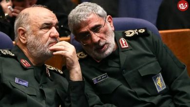 عکس؛ سفر به تاریخ؛ «سردار قاآنی» در 29 سالگی در جمع «شهدای غواص»؛ سال 1365