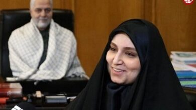 عکس؛ سفر به تاریخ؛ «نرجس، دختر سردار سلیمانی» در کنار «عفت مرعشی، همسر هاشمی رفسنجانی»