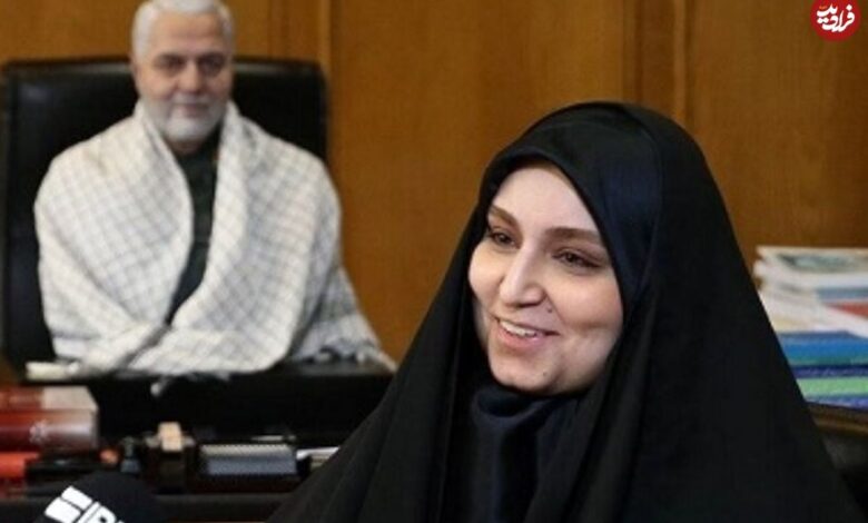 عکس؛ سفر به تاریخ؛ «نرجس، دختر سردار سلیمانی» در کنار «عفت مرعشی، همسر هاشمی رفسنجانی»