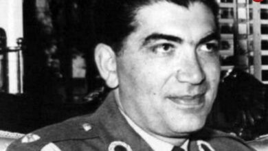 سفر در زمان؛ یادداشت‌های علم، شنبه ۱۵ مهر ۱۳۵۱: شاه، «شاپور غلامرضا» را برای کوتاه نکردن موهایش به باد فحش گرفت