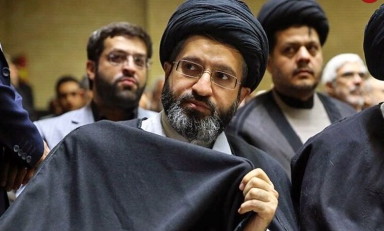 عکس؛ سفر به تاریخ؛ «سید مسعود خامنهای، فرزند رهبر انقلاب» در مراسم ترحیم مادر «سردار سلیمانی»؛ سال 96 عکس؛ سفر به تاریخ؛ «سید مسعود خامنهای، فرزند رهبر انقلاب» در مراسم ترحیم مادر «سردار سلیمانی»؛ سال 96