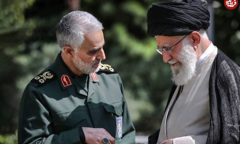 عکس؛ سفر به تاریخ؛ «سردار سلیمانی» در میان ویرانههای 2 هزارسالۀ «پالمیرا» در سوریه عکس؛ سفر به تاریخ؛ «سردار سلیمانی» در میان ویرانههای 2 هزارسالۀ «پالمیرا» در سوریه