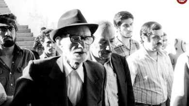 عکس؛ سفر به تاریخ؛ «پدر دکتر شریعتی» در حال گفتگو با «رهبر انقلاب» در مراسم سالگرد دکتر شریعتی