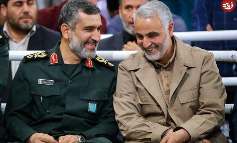 عکس؛ سفر به تاریخ؛ چهرۀ خندان «سردار سلیمانی و سردار حاجیزاده» در دیدار صمیمی با رهبر انقلاب عکس؛ سفر به تاریخ؛ چهرۀ خندان «سردار سلیمانی و سردار حاجیزاده» در دیدار صمیمی با رهبر انقلاب