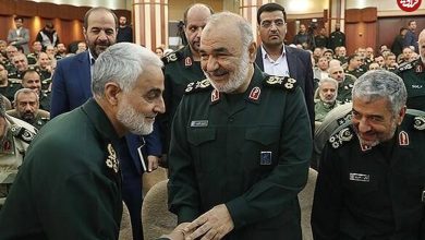 عکس؛ سفر به تاریخ؛ احترام نظامی «سردار سلامی» در مقابل مزار «سردار سلیمانی»؛ سال 1400