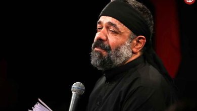 عکس؛ سفر به تاریخ؛ «محمود کریمی» در نوجوانی در حال خواندن قرآن در جبهه؛ دهۀ 60