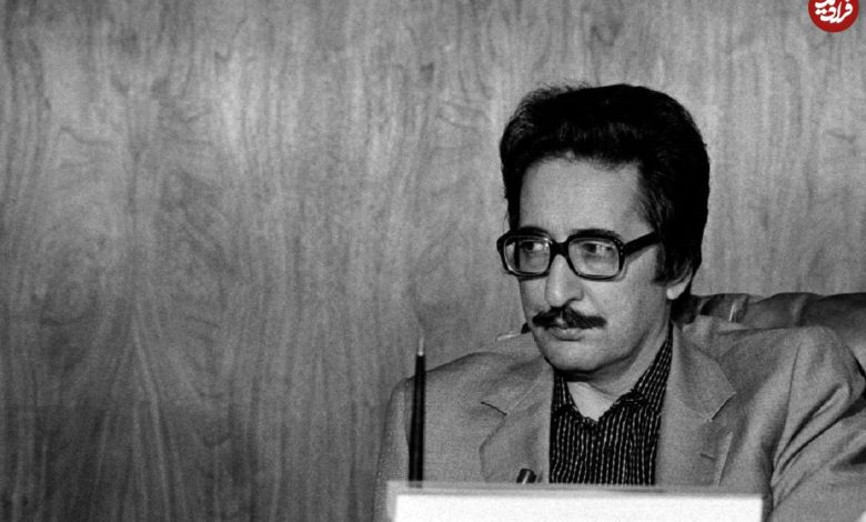 عکس؛ سفر در زمان؛ «بنی صدر در حال روزنامه خواندن در فرانسه»؛ سال 1360 عکس؛ سفر در زمان؛ «بنی صدر در حال روزنامه خواندن در فرانسه»؛ سال 1360