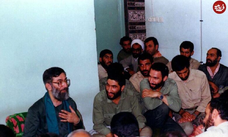 عکس؛ سفر در زمان؛ «رهبر انقلاب» در 12 سالگی و در کنار همکلاسی ها؛ سال 1330 عکس؛ سفر در زمان؛ «رهبر انقلاب» در 12 سالگی و در کنار همکلاسی ها؛ سال 1330