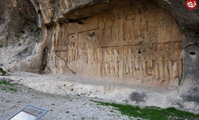 عکس؛ سفر به تاریخ؛ بساط استراحت مردان قاجاری در کنار نقشبرجستۀ ساسانی؛ یک قرن قبل عکس؛ سفر به تاریخ؛ بساط استراحت مردان قاجاری در کنار نقشبرجستۀ ساسانی؛ یک قرن قبل