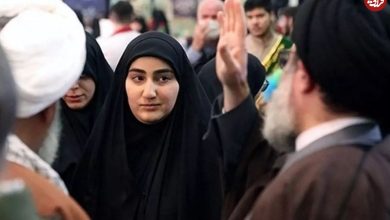 عکس؛ سفر به تاریخ؛ «زینب، دختر سردار سلیمانی» در کنار پدرشوهر لبنانی‌اش؛ سال 1399