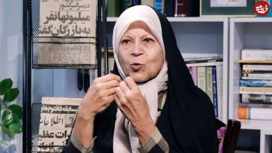 عکس؛ سفر به تاریخ؛ «فائزه، دختر هاشمی رفسنجانی» در 13 سالگی در کنار پدر؛ دهۀ 1350