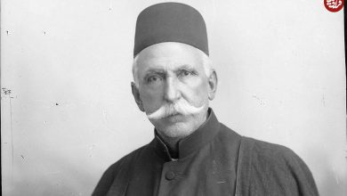 عکس؛ سفر به تاریخ؛ «کمال الملک نقاش» در آخرین سال‌های عمرش در جمع پزشکان مشهدی