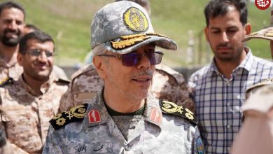 عکس؛ سفر به تاریخ؛ «سرلشکر باقری» چند ساعت قبل از شهادت در یک پایگاه مرزی